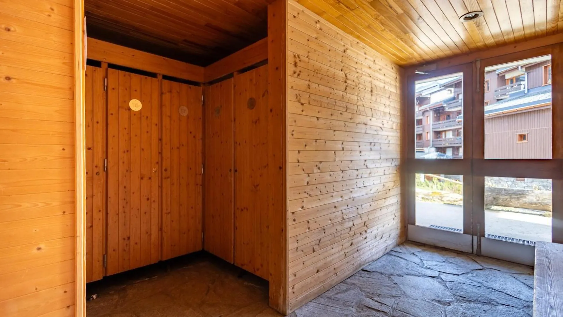 Ski-In Ski-Out 3-Bedroom Duplex Meribel Mottaret Apartment