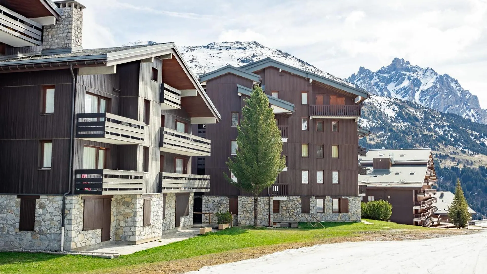 Ski-In Ski-Out 3-Bedroom Duplex Meribel Mottaret France