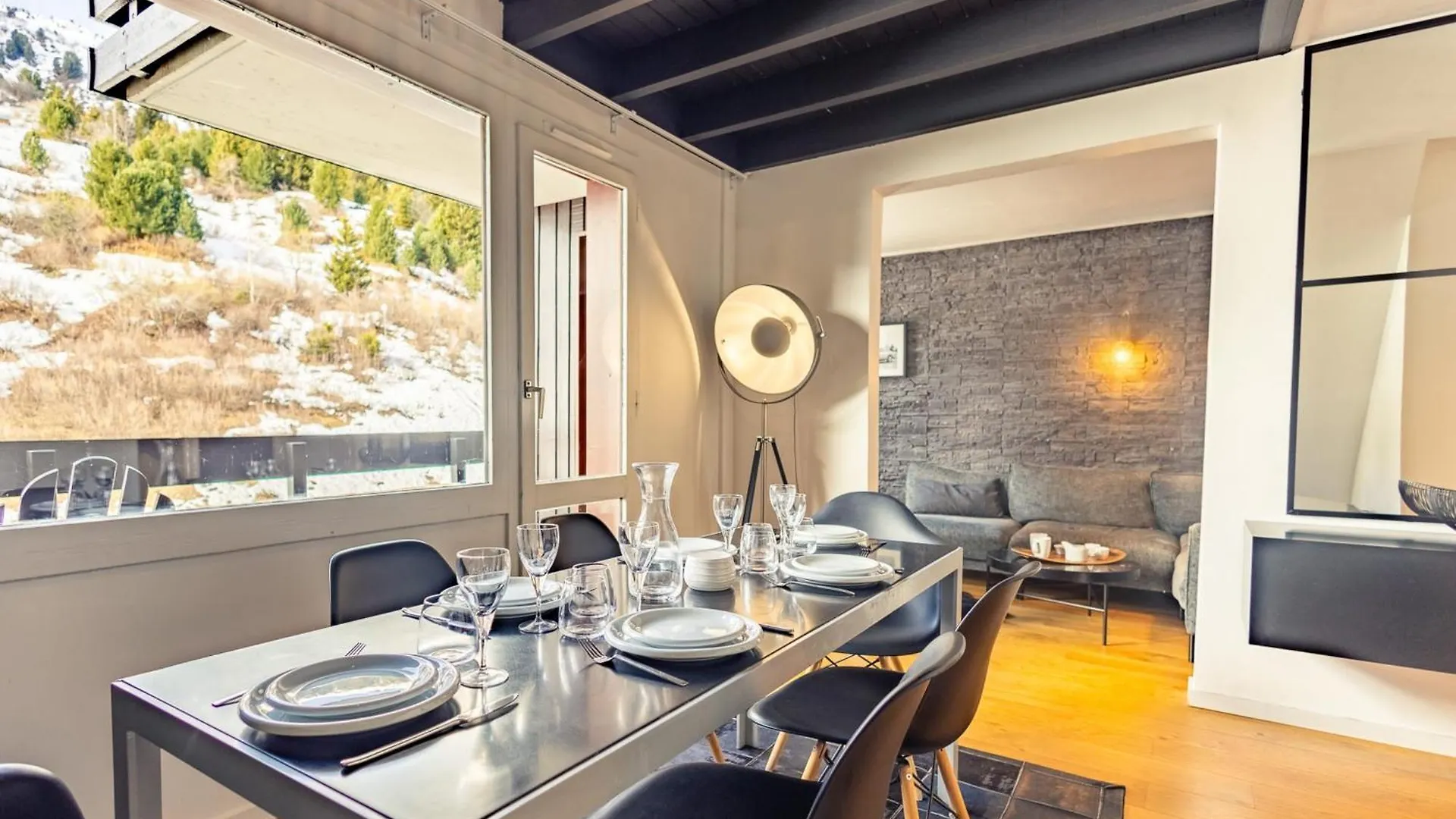 Ski-In Ski-Out 3-Bedroom Duplex Meribel Mottaret Apartment